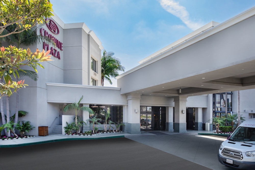 Crowne Plaza Costa Mesa Orange County by IHG - carbon neutral hotel in Costa Mesa