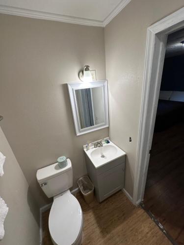 Bea's Parkway Inn - photo 10