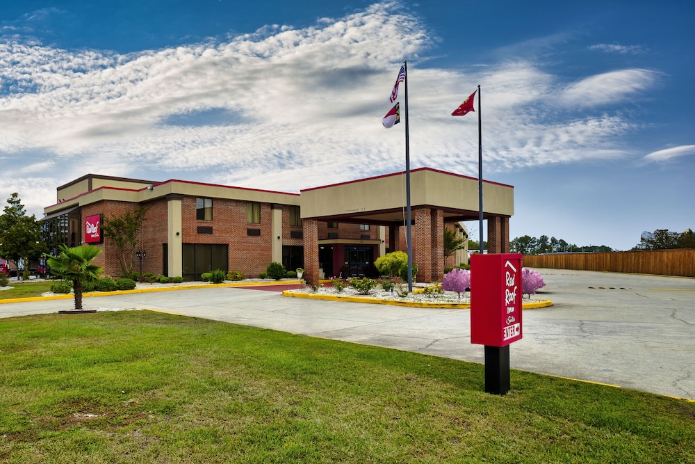 Red Roof Inn & Suites Jacksonville NC - featured photo