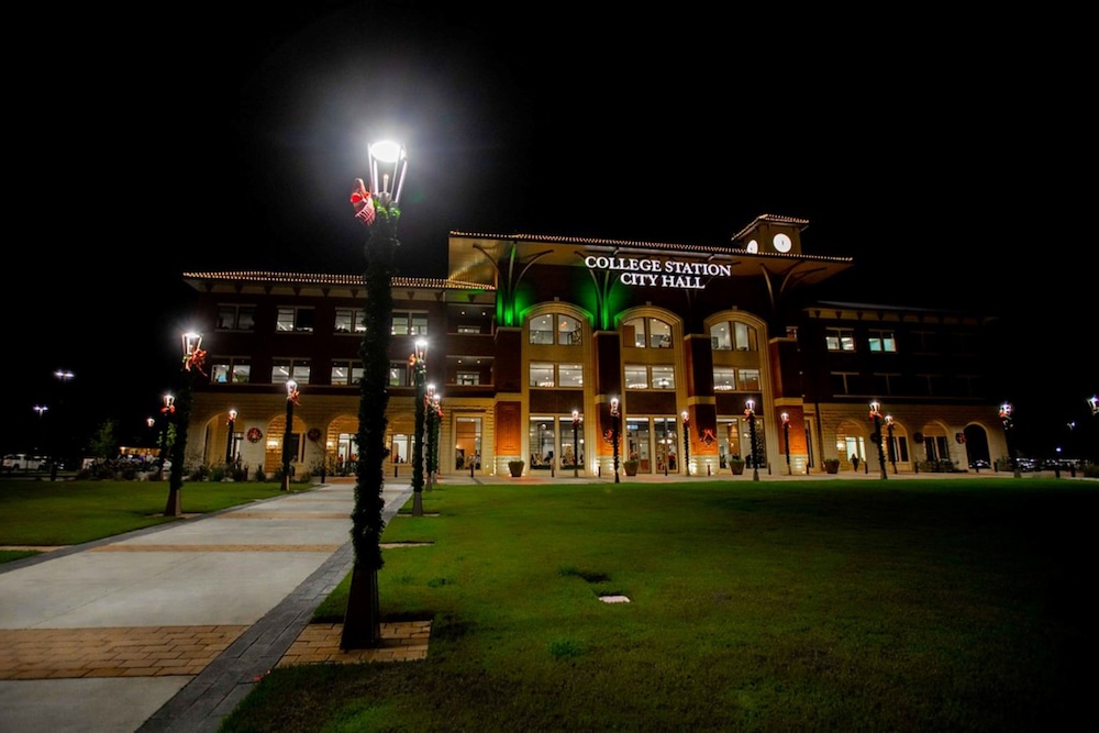 Holiday Inn Express & Suites Bryan College Station by IHG - photo 58
