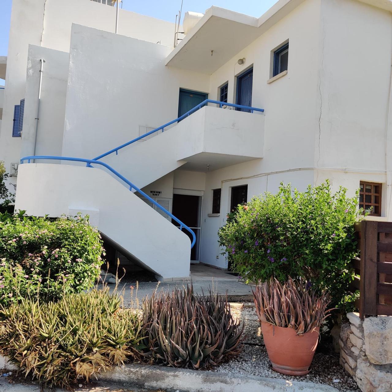 Lovely 1 Bedroom Unit @ Fabulous Location