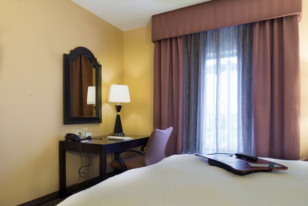 Hampton Inn & Suites Vineland - photo 8