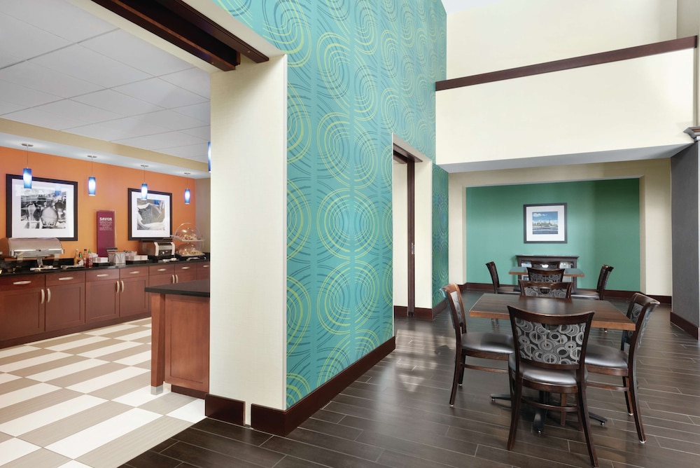 Hampton Inn & Suites Mishawaka South Bend at Heritage Square - photo 50