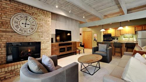 Timberline Condominiums 1 Bedroom Deluxe Unit A2G — 4-Star Luxury Hotel in Snowmass Village, United States