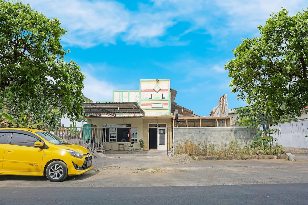 Fortuna Hotel Syariah by Oyo in Probolinggo, Indonesia