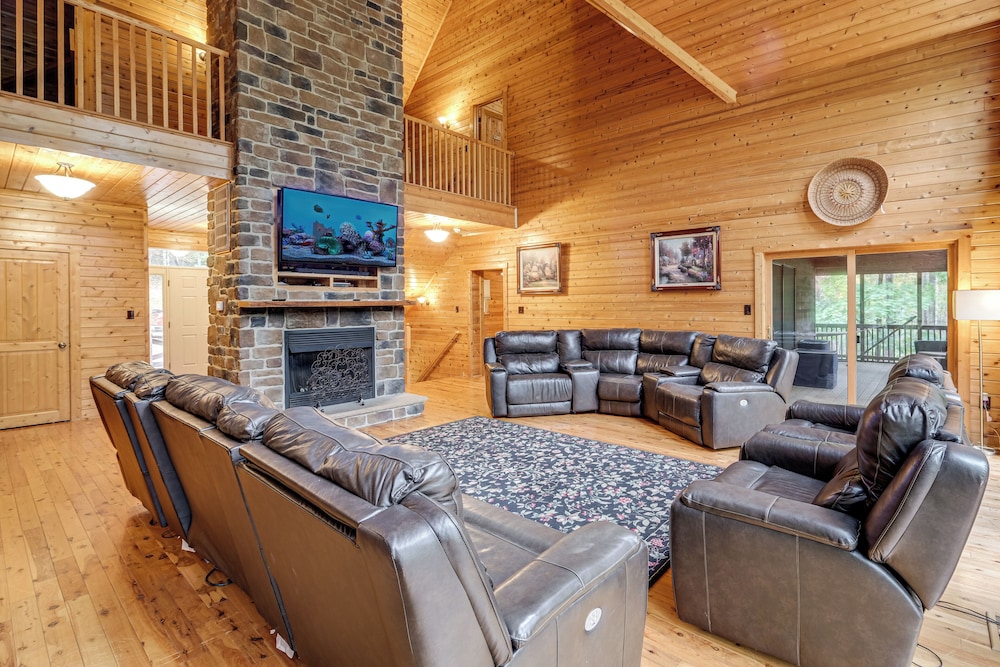 Idyllic Mtn Retreat with Hot Tub Near Shenandoah Np — hotel in Luray