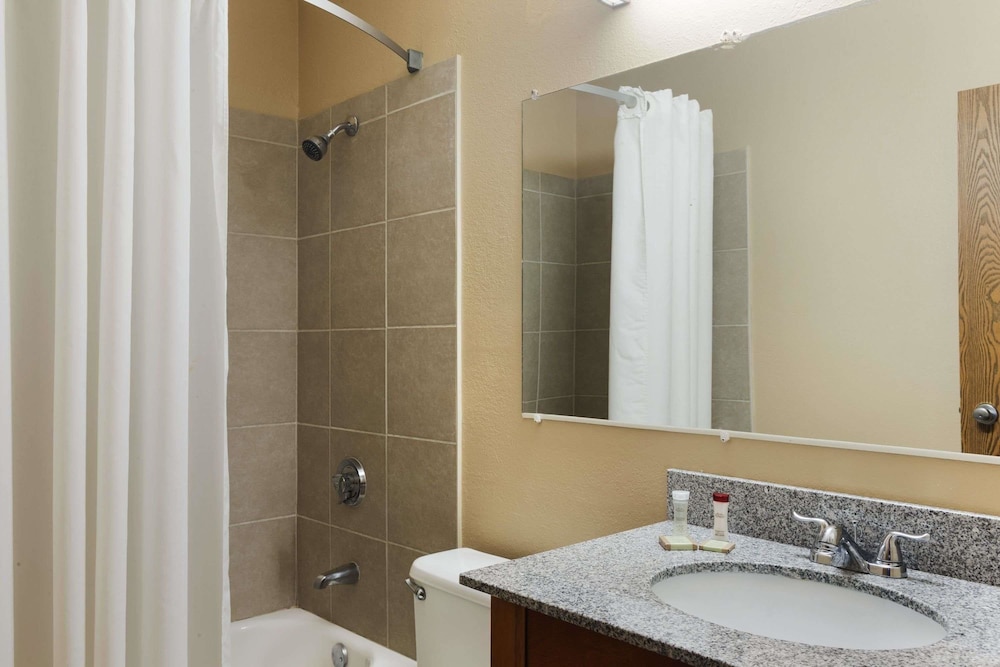 Super 8 by Wyndham Taylor Detroit Area - photo 10
