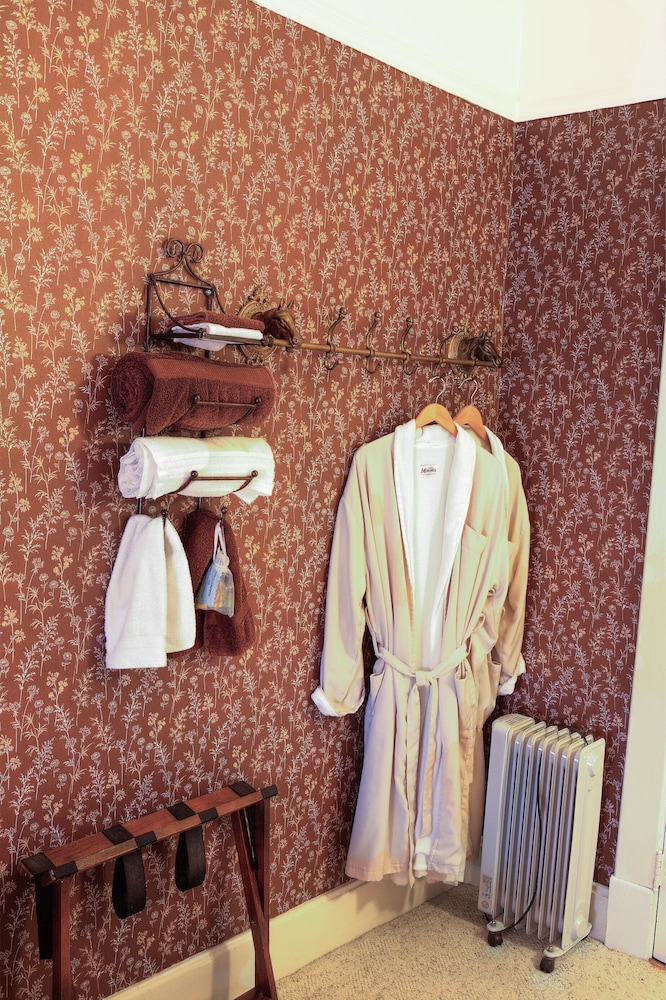 Inn of the Six Toed Cat - photo 10