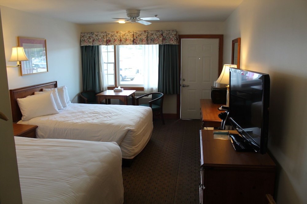 Tugboat Inn - photo 8
