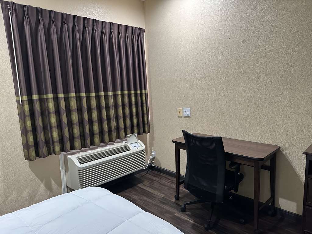 Red Lion Inn & Suites IAH Airport East - photo 8