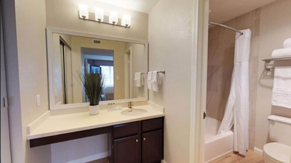 Chase Suites Hotel Brea Fullerton - photo 18