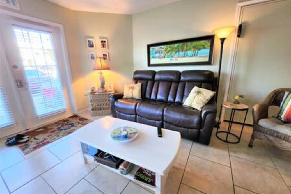 Atrium Condo Deluxe Sleeps 4 Guests 105 — 4-Star Luxury Hotel in Cape Canaveral, United States