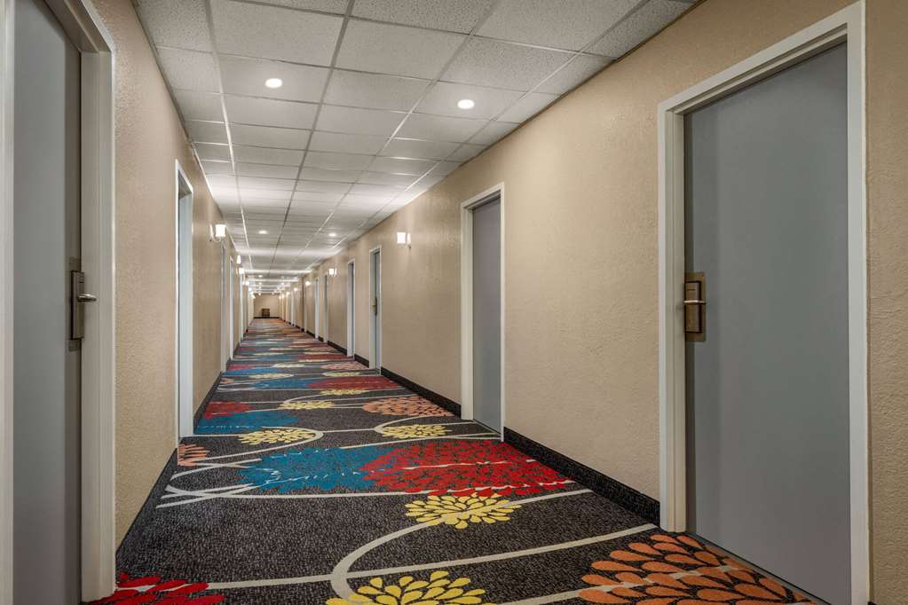 Super 8 by Wyndham Gainesville TX - photo 23
