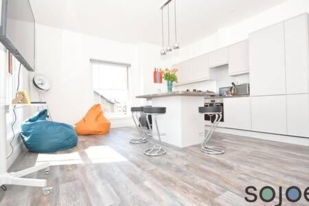 Stunning split level apartment with roof terrace — 4-Star Luxury Hotel in Lowestoft, United Kingdom