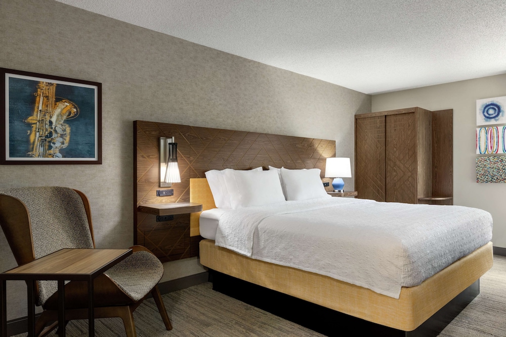Hampton Inn Kansas City Airport - photo 13