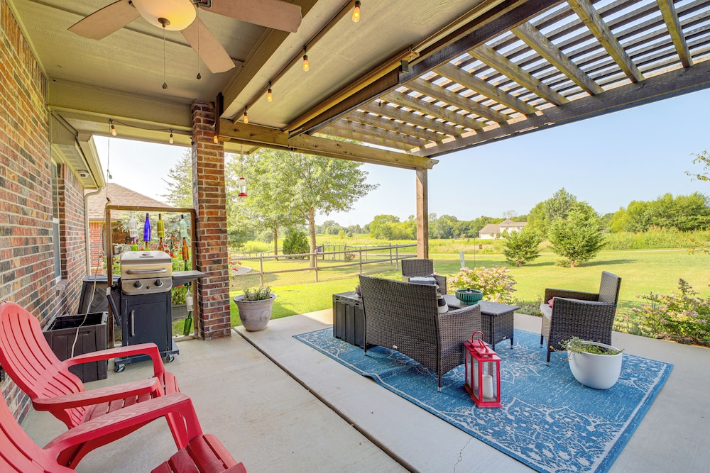 Tulsa Area Retreat w Trail Access Private Patio — hotel in Claremore