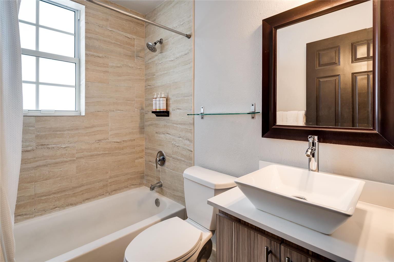Tradewinds Apartment Hotel - photo 11