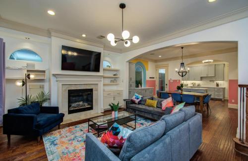 Houston Centrally Located w Backyard Pool Retreat in Houston, United States