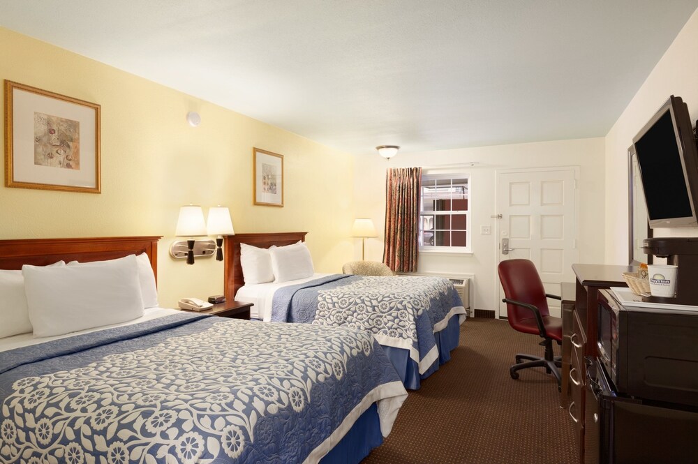 Days Inn By Wyndham Austin University Downtown - photo 6