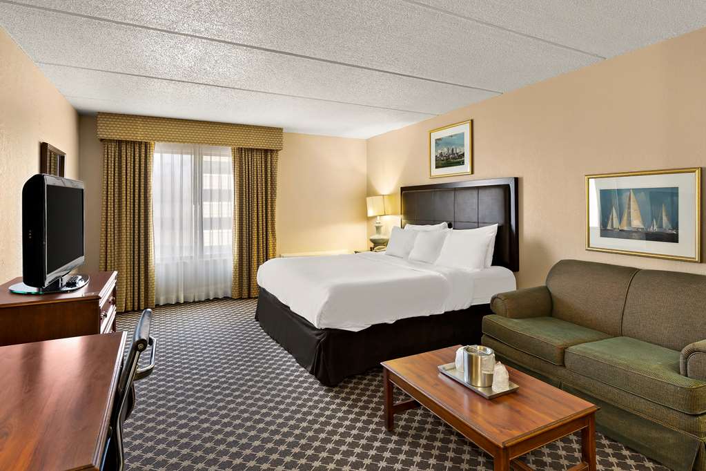 Hotel RL Cleveland Airport West - photo 10