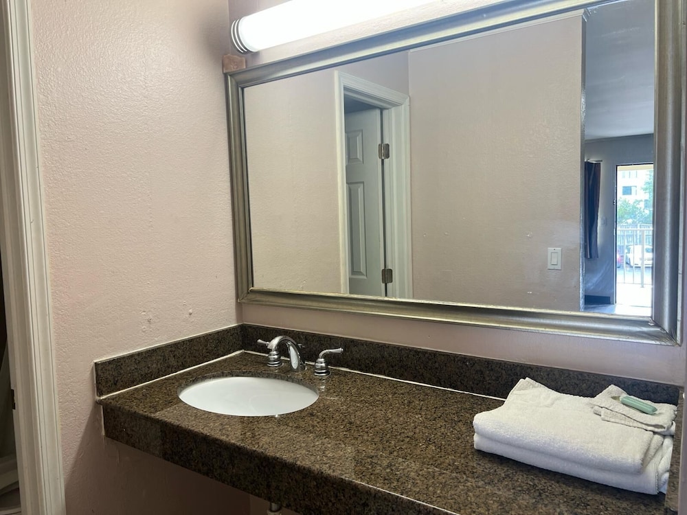 Knights Inn Sandston Near RIC Airport - photo 14