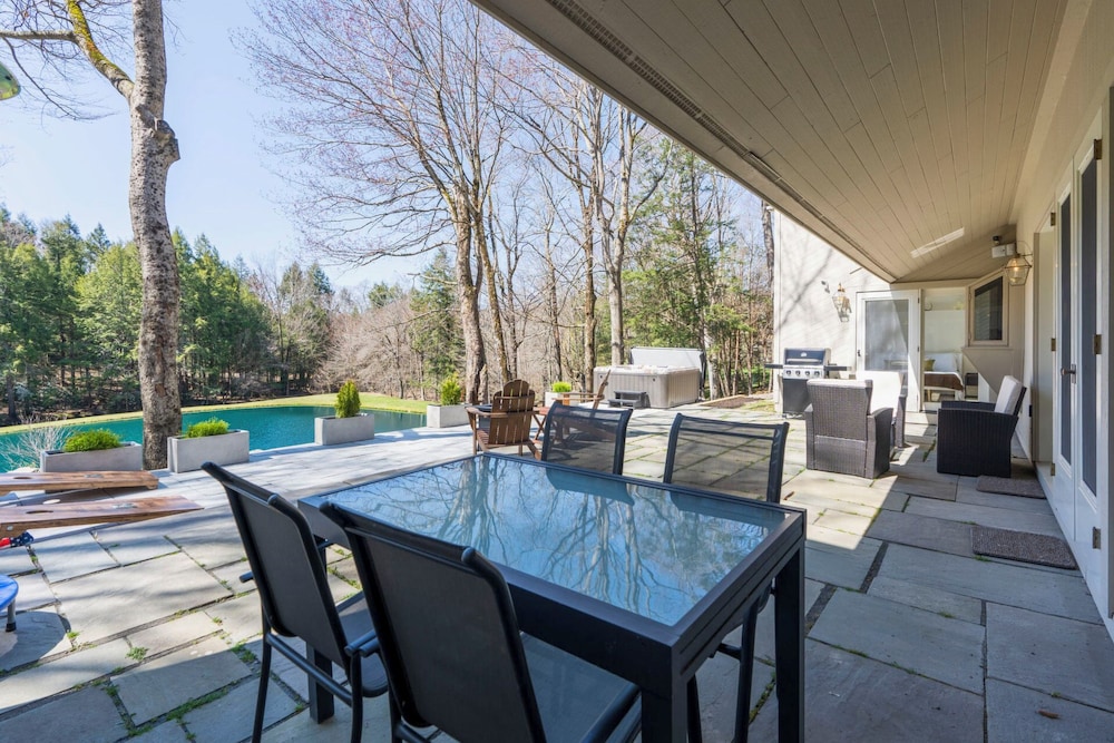 Catskill Getaway on 6 Acres With Swimming Pond in Liberty, United States