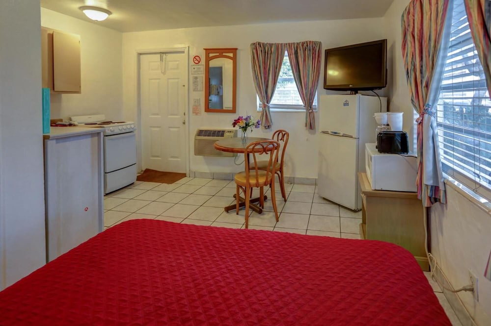 Richard's Motel Extended Stay - photo 9