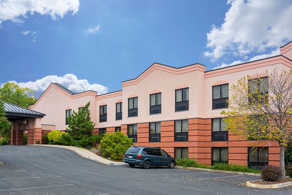 Quality Inn & Suites Kearneysville Martinsburg - photo 2