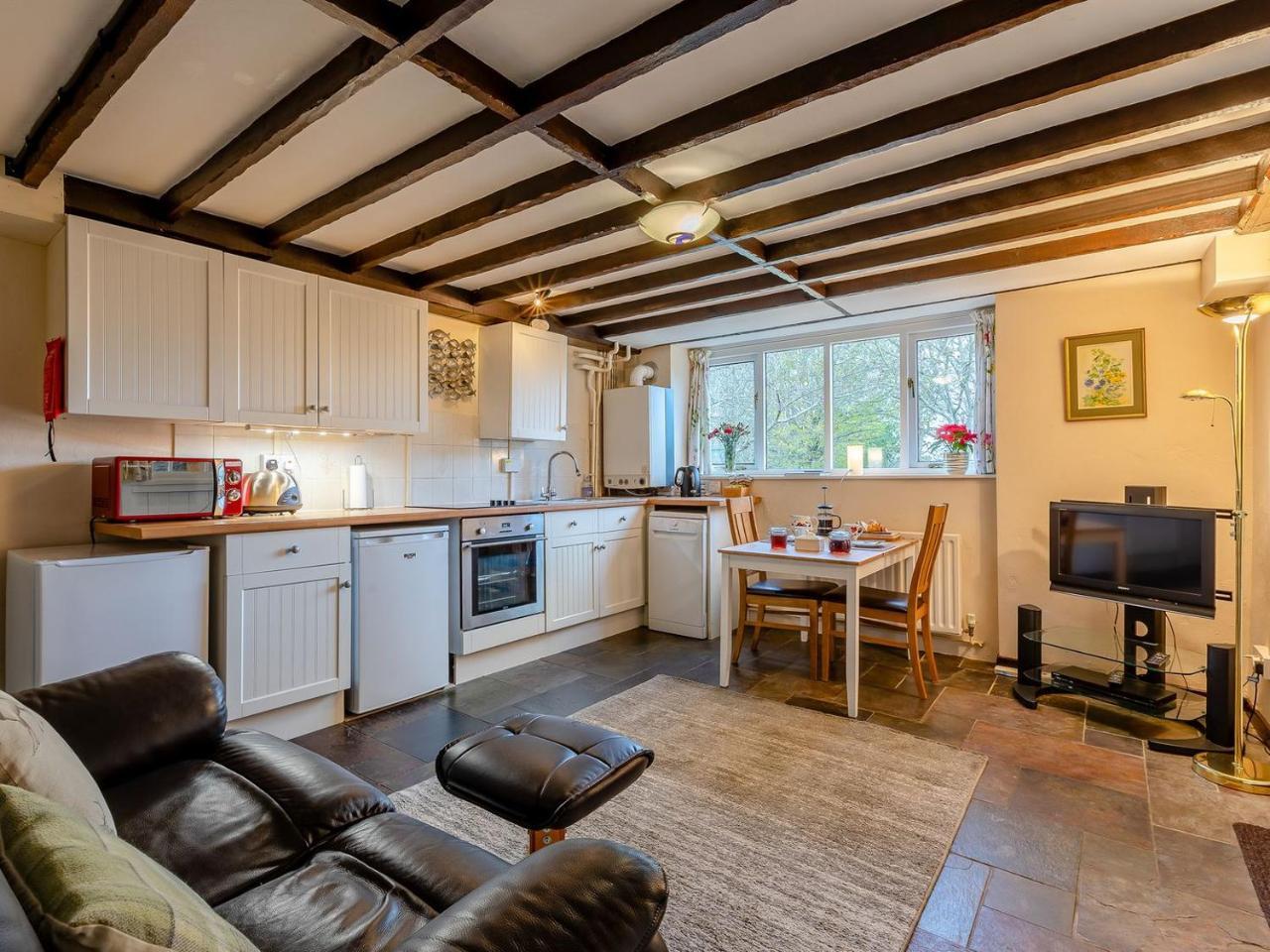 Orchard Cottage Uk30437 — 4-Star Luxury Hotel in Langport, United Kingdom