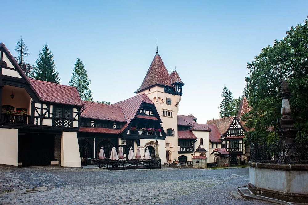 Vila Economat — 4-Star Luxury Hotel in Sinaia, Romania