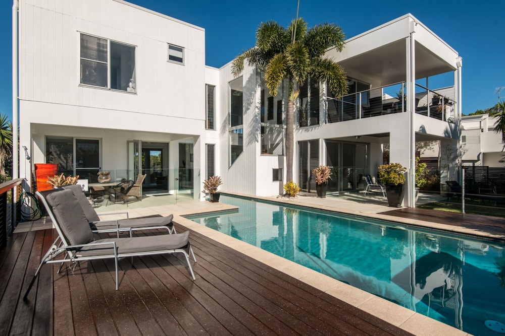 Sunshine Coast White House — 4-Star Luxury Hotel in Palm Beach, Australia