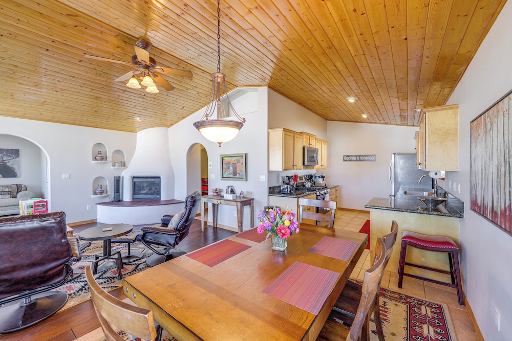 Angel Fire Townhome w Hot Tub: 2 Mi to Ski Resort - photo 6
