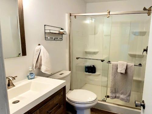 Lake Escape Private Lakefront with Kayaks in Frankfort, United States