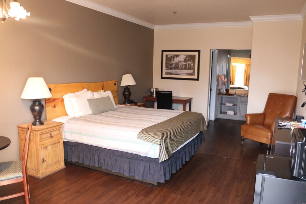 Historian Inn - photo 20