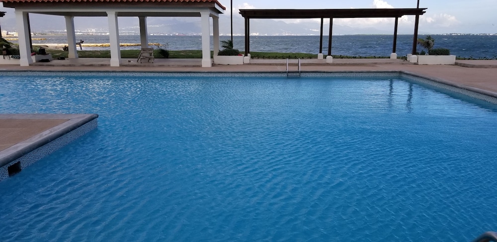 Sunrise Villa On The Beach 8307290 — Portmore