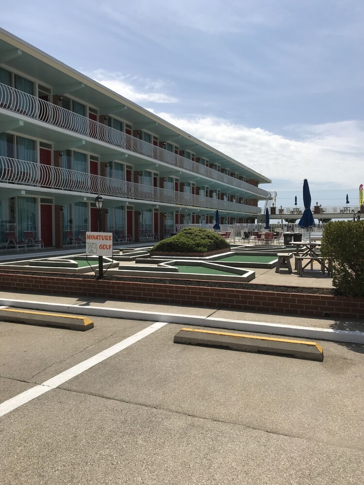 Gold Crest Motel - photo 2