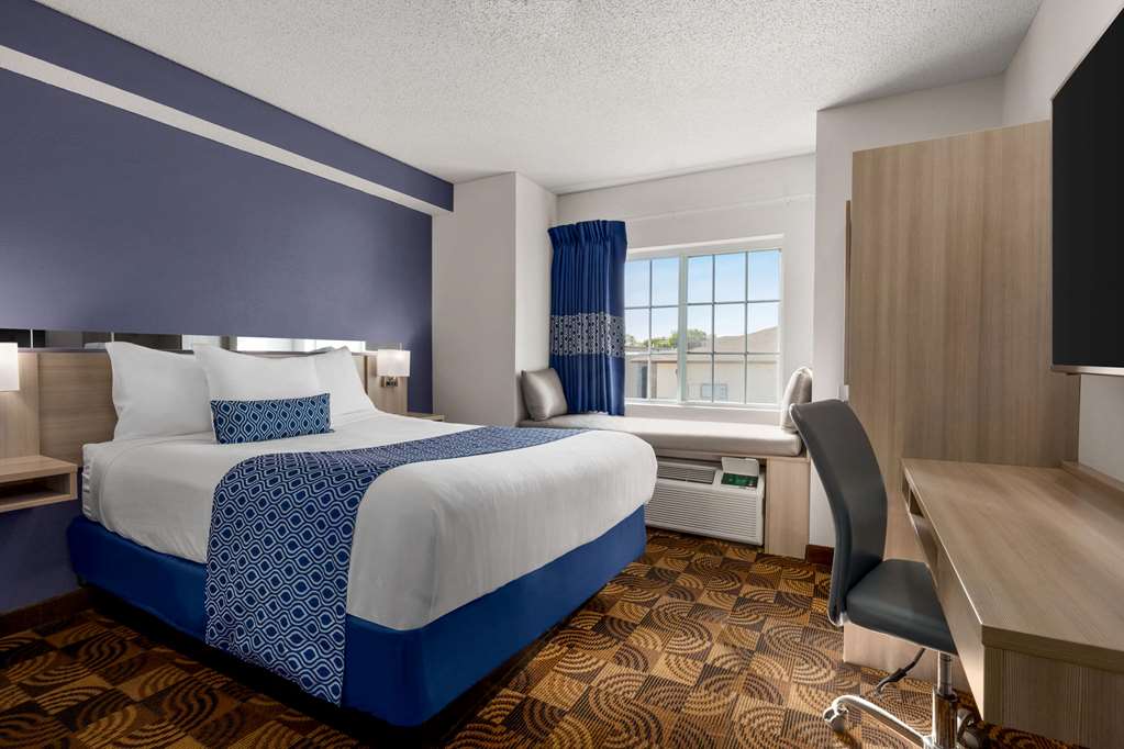 Microtel Inn & Suites by Wyndham Lincoln - photo 15