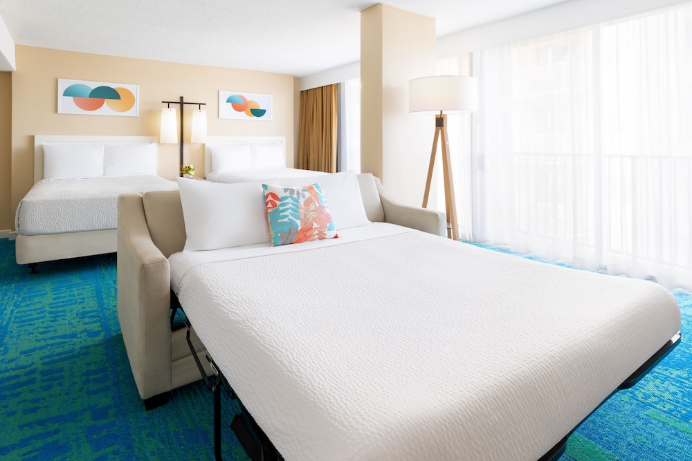 The Twin Fin Hotel - photo 31