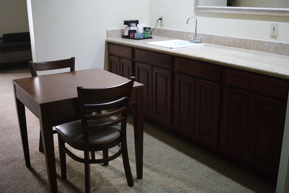 Ardmore Inn & Suites - photo 18