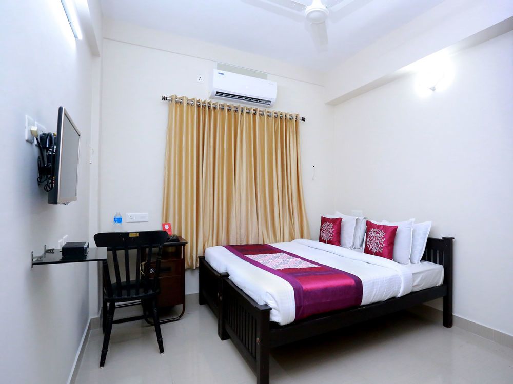 Oyo 10220 Near Infopark — Perumbavoor