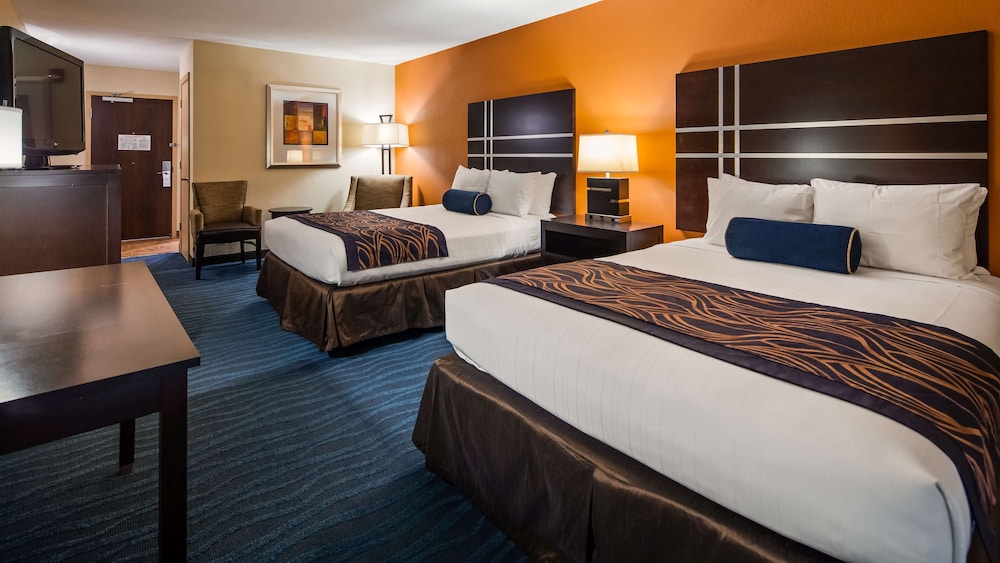 Holiday Inn & Suites Columbia NE Ft Jackson Area by IHG - photo 9