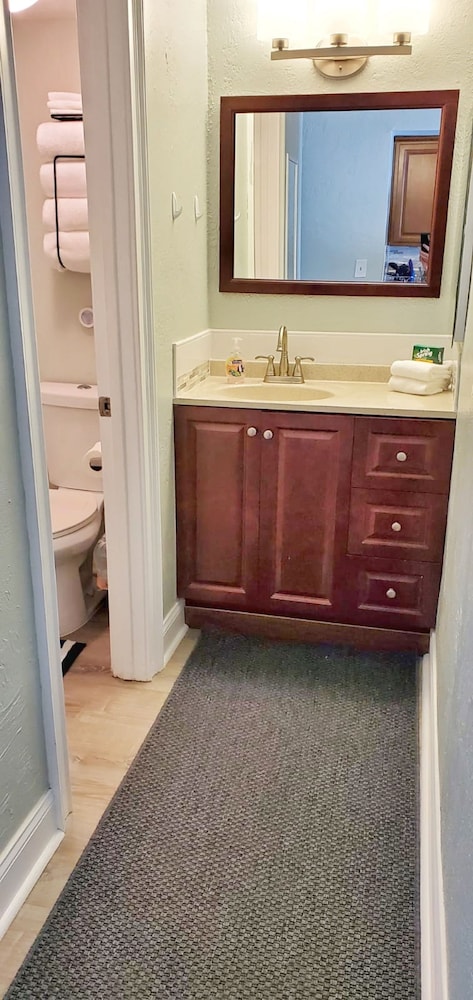 Pirates Cove Resort Studios - photo 6
