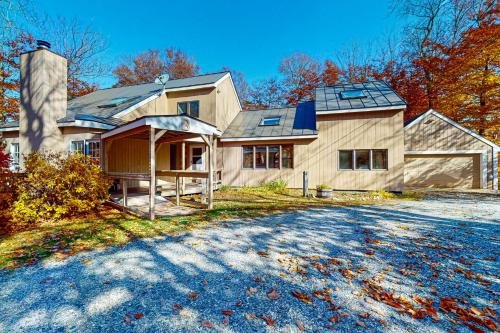 Green Mountain Getaway in Jamaica, United States