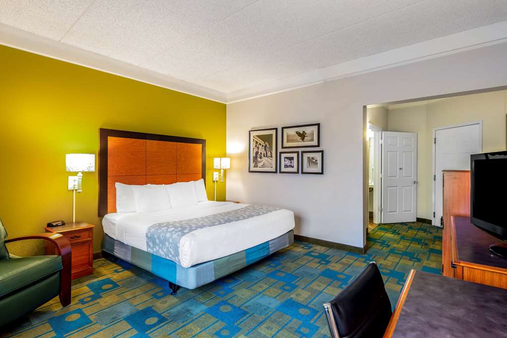 La Quinta Inn & Suites by Wyndham Fremont Silicon Valley - photo 9