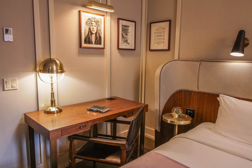 The Evelyn Hotel - photo 10