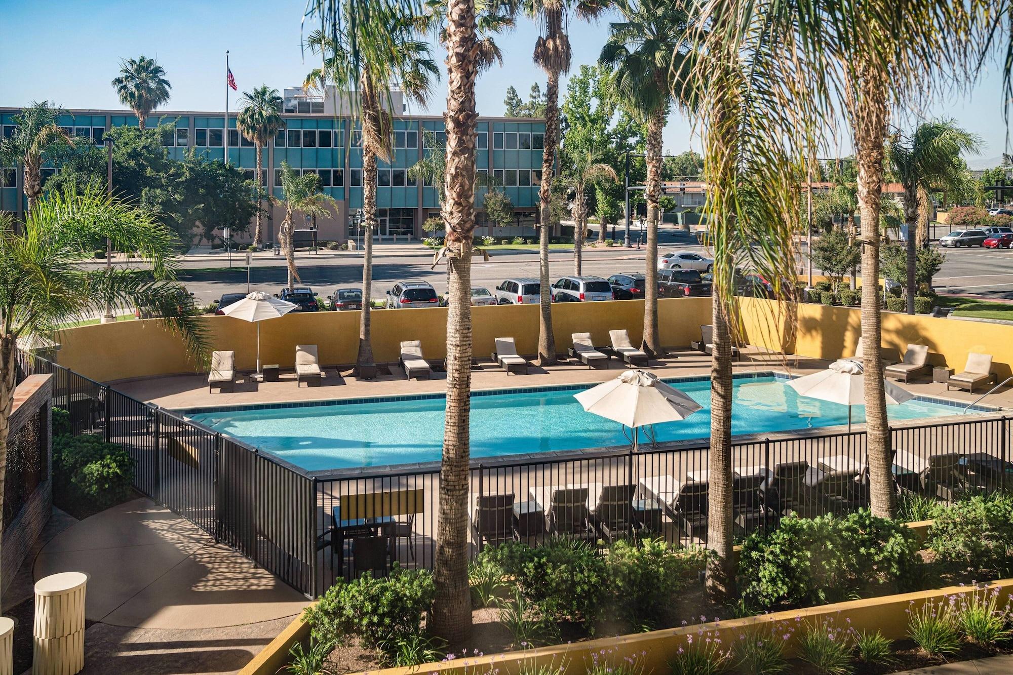 Holiday Inn Select Hotel - photo 4