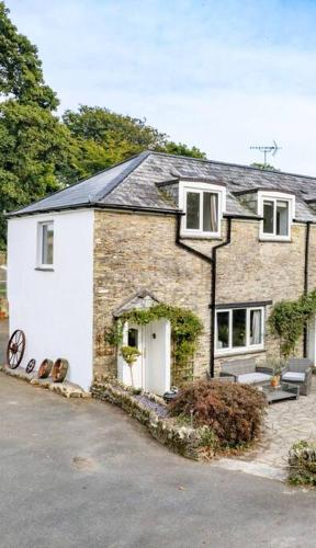 Wykeham Coach House — 4-Star Luxury Hotel in Looe, United Kingdom