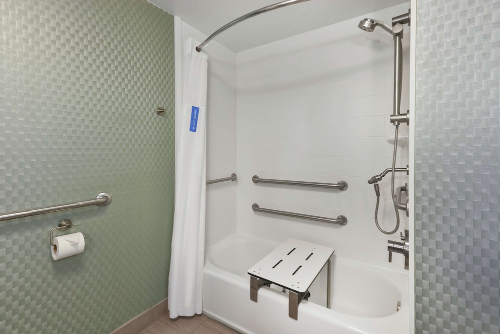 Hampton Inn Clinton - photo 19