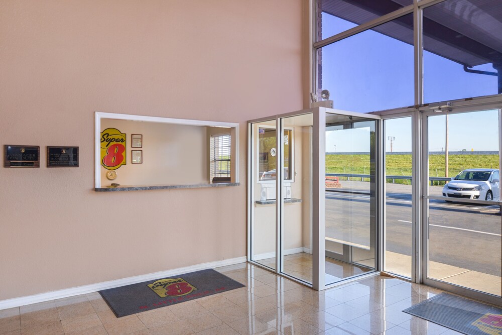 Super 8 by Wyndham Little Rock North Airport - photo 4