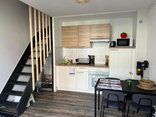 O’dbark Duplex 2 Etoiles a 100m de la Plage Avec Jardin in Courseulles-Sur-Mer, France